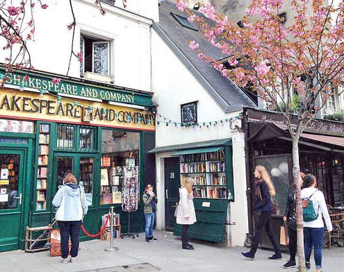 کتاب فروشی شکسپیر و شرکا در پاریس